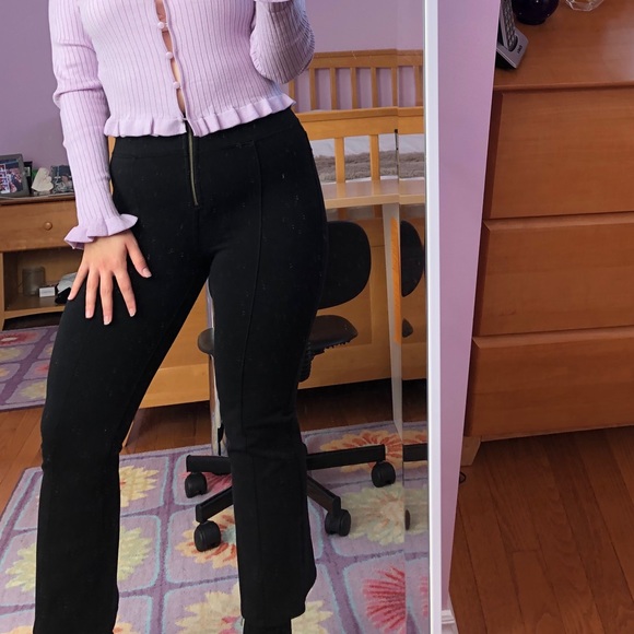 American Eagle Stretchy Black Cropped Flare Pants with Zipper - Picture 2 of 9